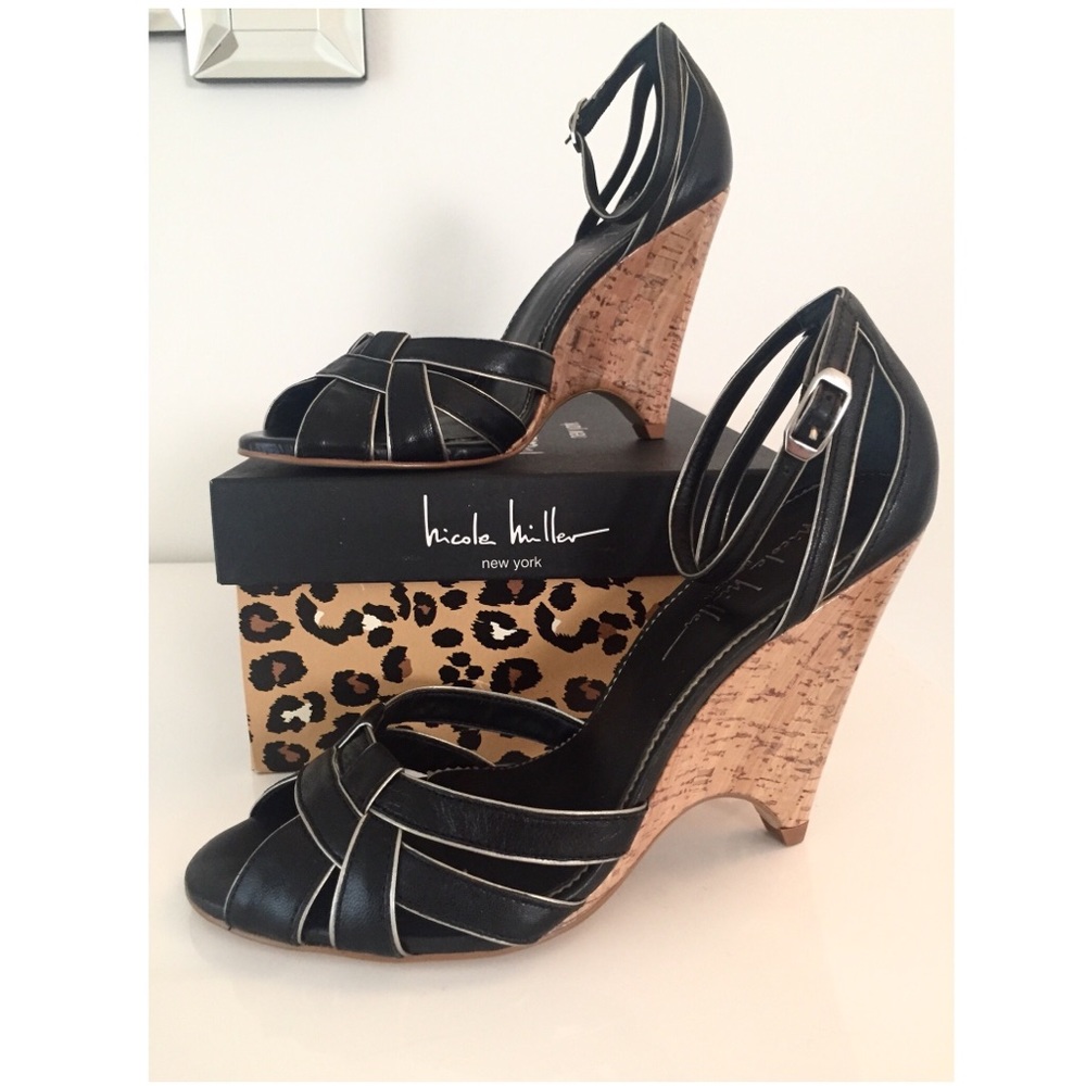 🎉HP🎉 NWT NICOLE MILLER Ankle Strap  Sandals 7